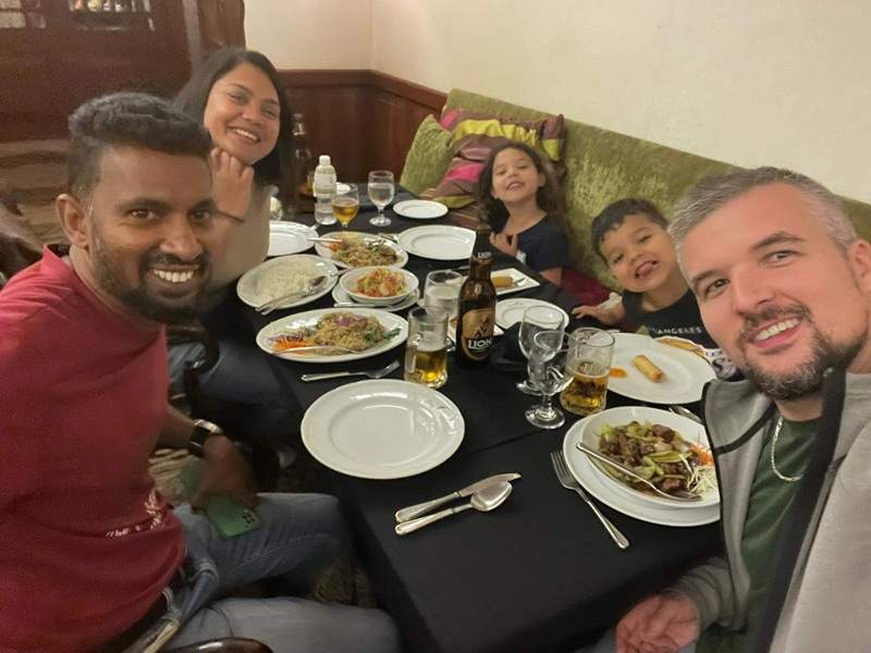 Family dinner Pinnawala: Delicious food after a day at the elephant orphanage